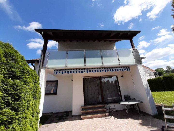 Balkongeländer am Haus