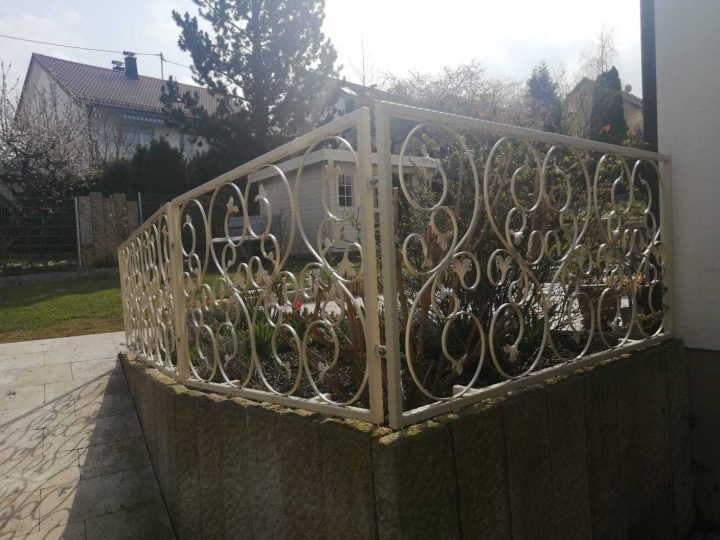 Retro-Geländer im Garten