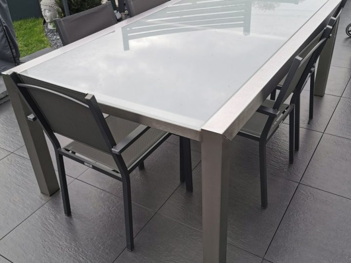 Edelstahltisch mit Glasplatte